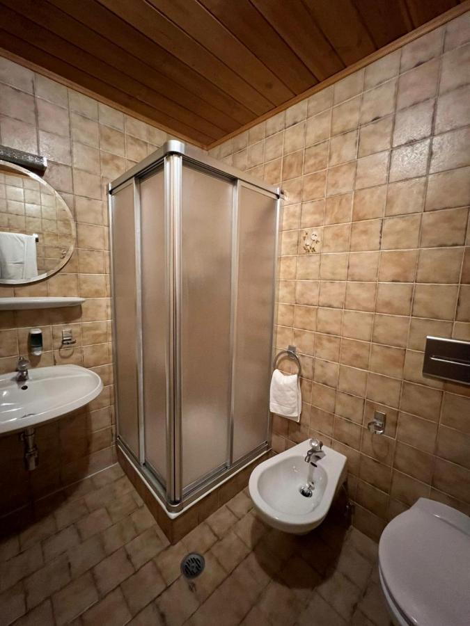 Twin Room,1669030481:JPEG