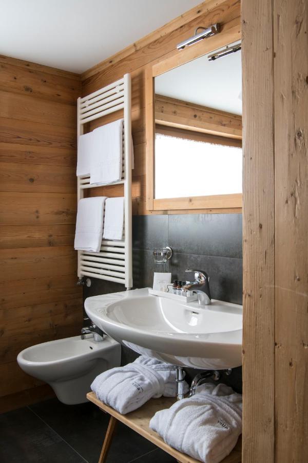 Deluxe Double or Twin Room with Mountain View